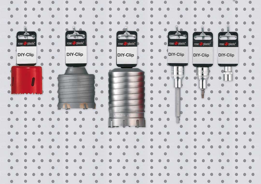 DIY-Clip for an optimal presentation of sockets at the display wall.